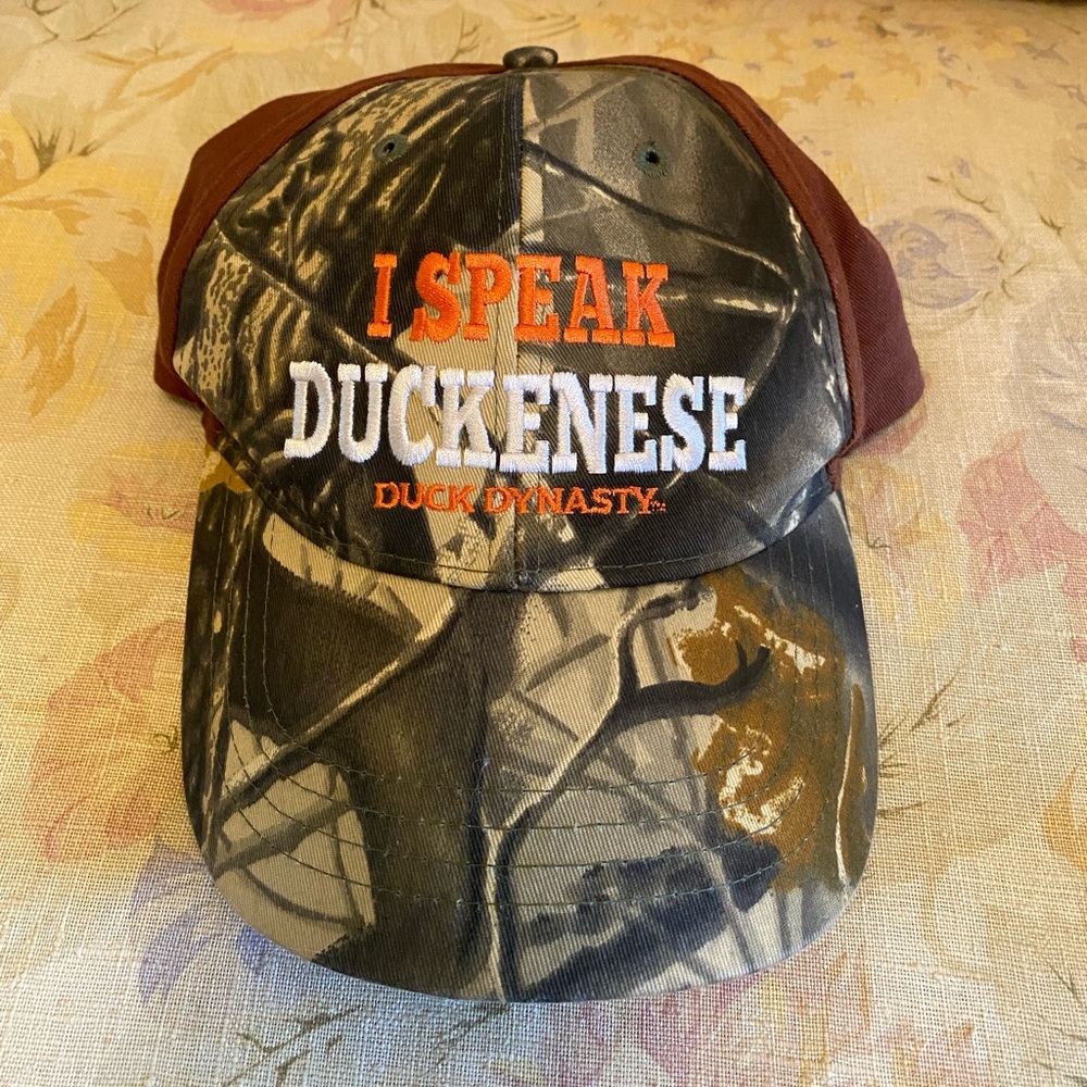 Duck Dynasty Embroidered Brown Camo “I Speak Duckenesse” hat. OS